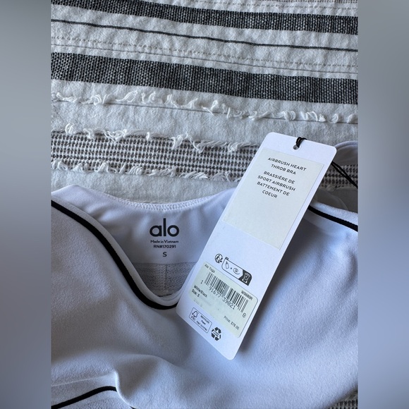 ALO Yoga Airbrush Heart Throb Bra NWT S - Picture 7 of 8